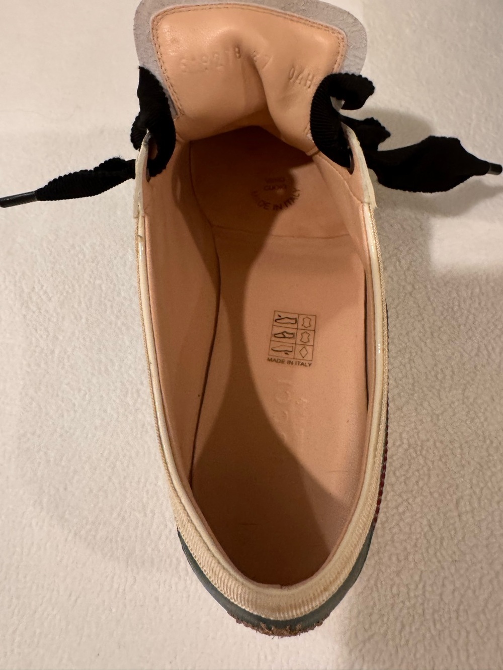 Gucci Women's Sneakers with Green and Red Accents - Picture 5 of 10